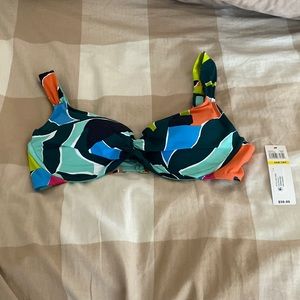 NWT, never worn. Anne Cole Twist Front Underwire Bikini Top